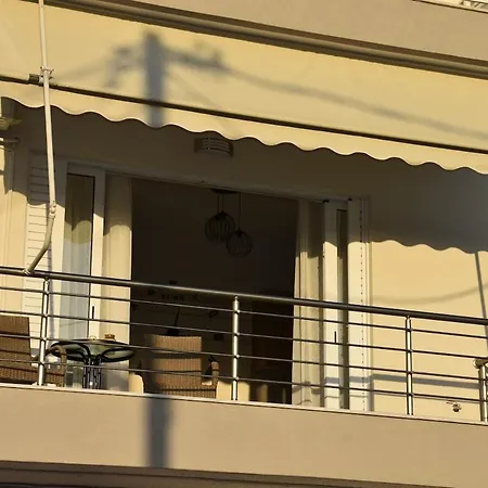 West Coast House 2 *