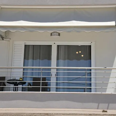 Apartman West Coast House 2 Kárisztosz